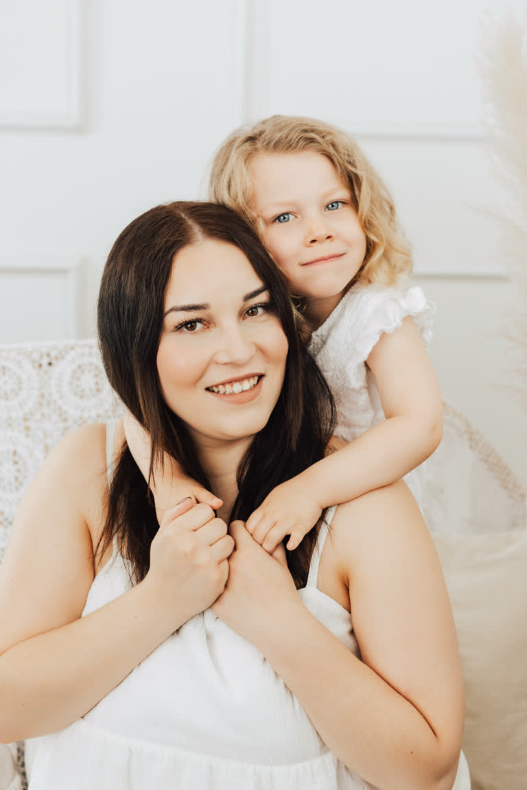 Mutter und Kind beim Fotoshooting
