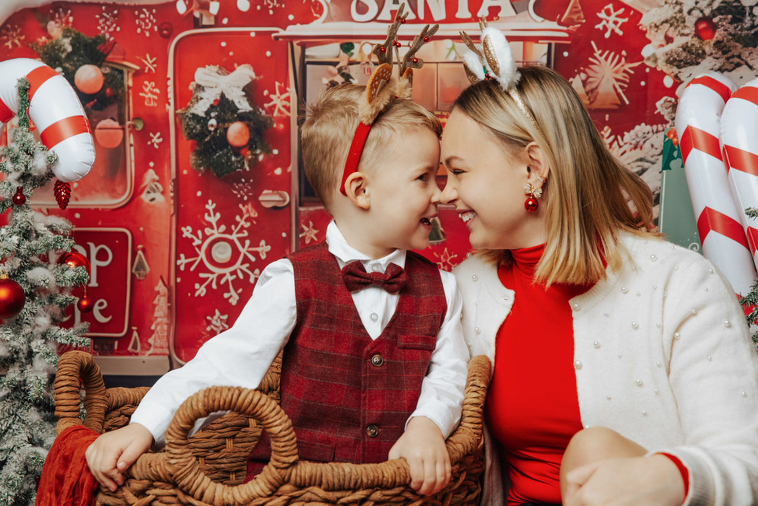 Emotionaler Familienmoment beim Weihnachtsshooting